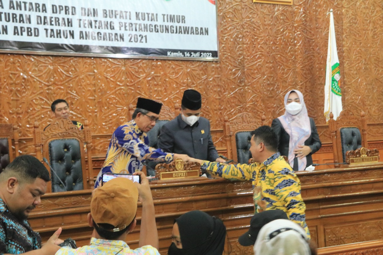 Rapat Paripurna ke-18 di ruang Sidang Utama DPRD Kutim