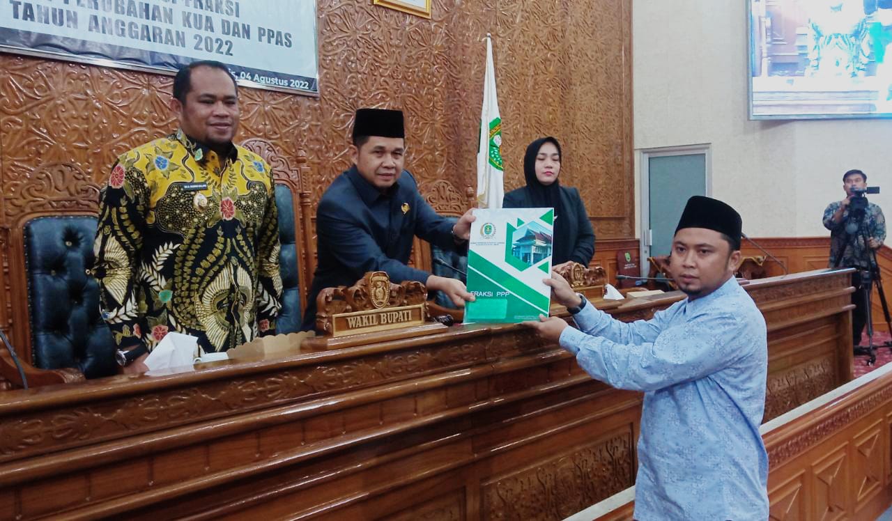 Ramadhani membacakan Pemandangan Umum fraksi fraksi terhadap Nota Pengantar tentang (KUPA) dan (PPAS-P) tahun Anggaran 2022, dalam Rapat Paripurna ke 24