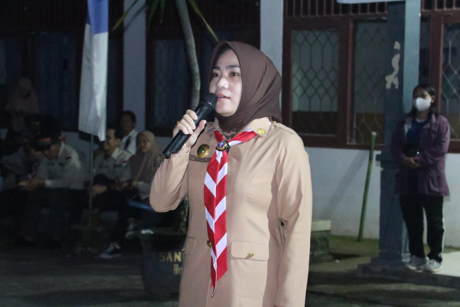 Ratusan anggota Pramuka tingkat pelajar mengikuti pawai obor yang di lepas oleh ketua Kwarcab Pramuka Kabupaten yang juga Wakil Ketua I DPRD Asti Mazar