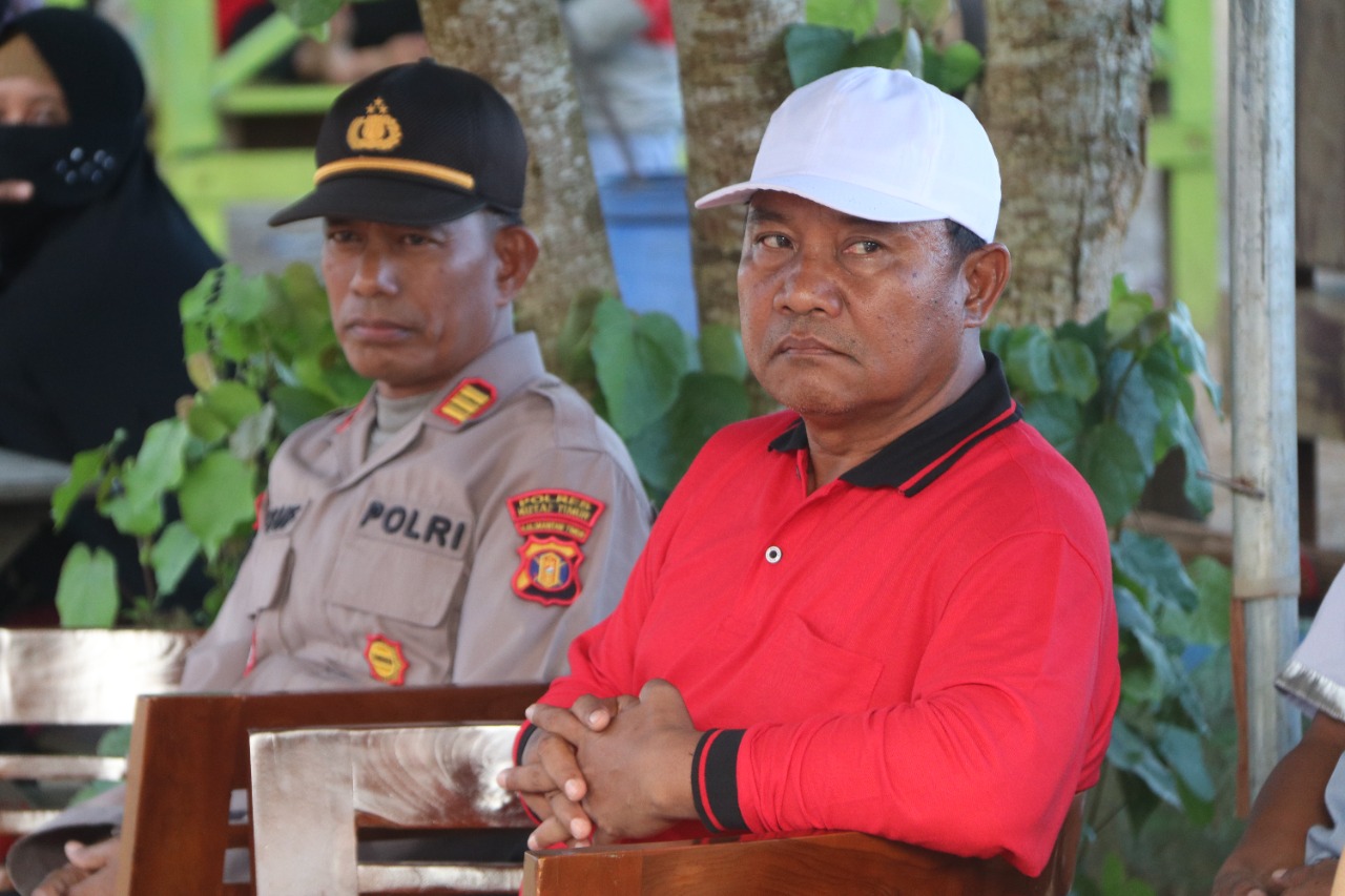 Anggota DPRD Kutim Adi Sutianto,menghadiri pembukaan turnamen Sepak Takraw dan Bola Volly yang di buka oleh Wakil Bupati Kasmidi Bulang