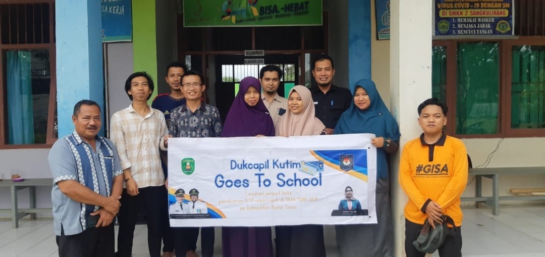 Pemerintah Kabupaten Kutai Timur (Kutim) melalui Dinas Kependudukan dan Catatan Sipil (Disdukcapil menggencarkan perekaman elektronik Kartu Tanda Penduduk atau e-KTP.