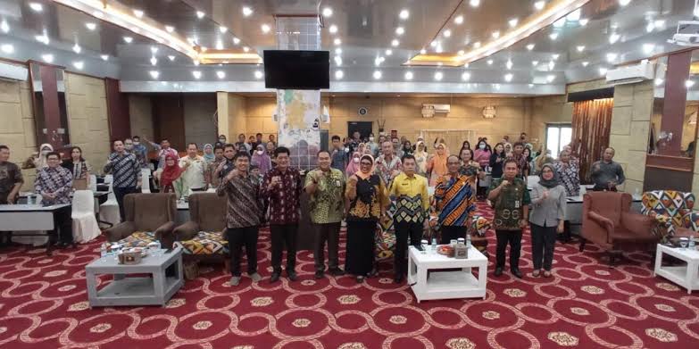 Pemerintah Kabupaten Kutai Timur (Pemkab Kutim) melalui Dinas Komunikasi dan Informatika Persandian Statistik (Diskominfo Perstik) menggelar Worskop Pengelolaan Pelayanan (PPID) dan Uji Konsekuensi yang diikuti oleh seluruh perangkat daerah (PD) yang ada.