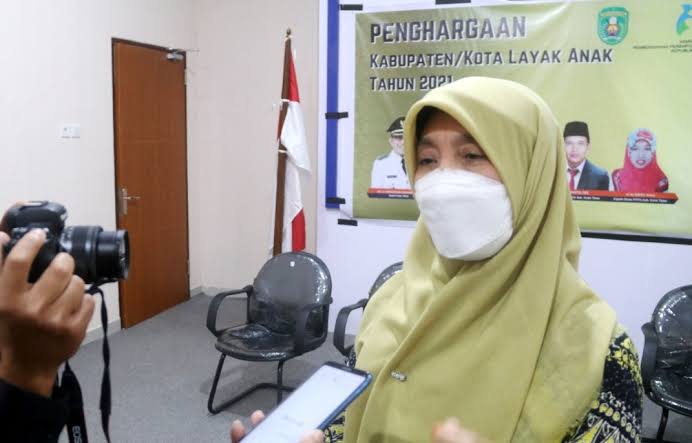 Kepala Dinas Pemberdayaan Perempuan dan Perlindungan Anak (DPPPA) Kabupaten Kutai Timur (Kutim), dr Aisyah paparkan pengasuhan positif bangun karakter anak yang kuat