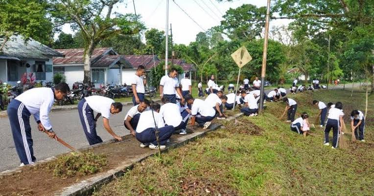 Lingkungan sekitar merupakan bagian sangat penting dari keberlangsungan hidup manusia