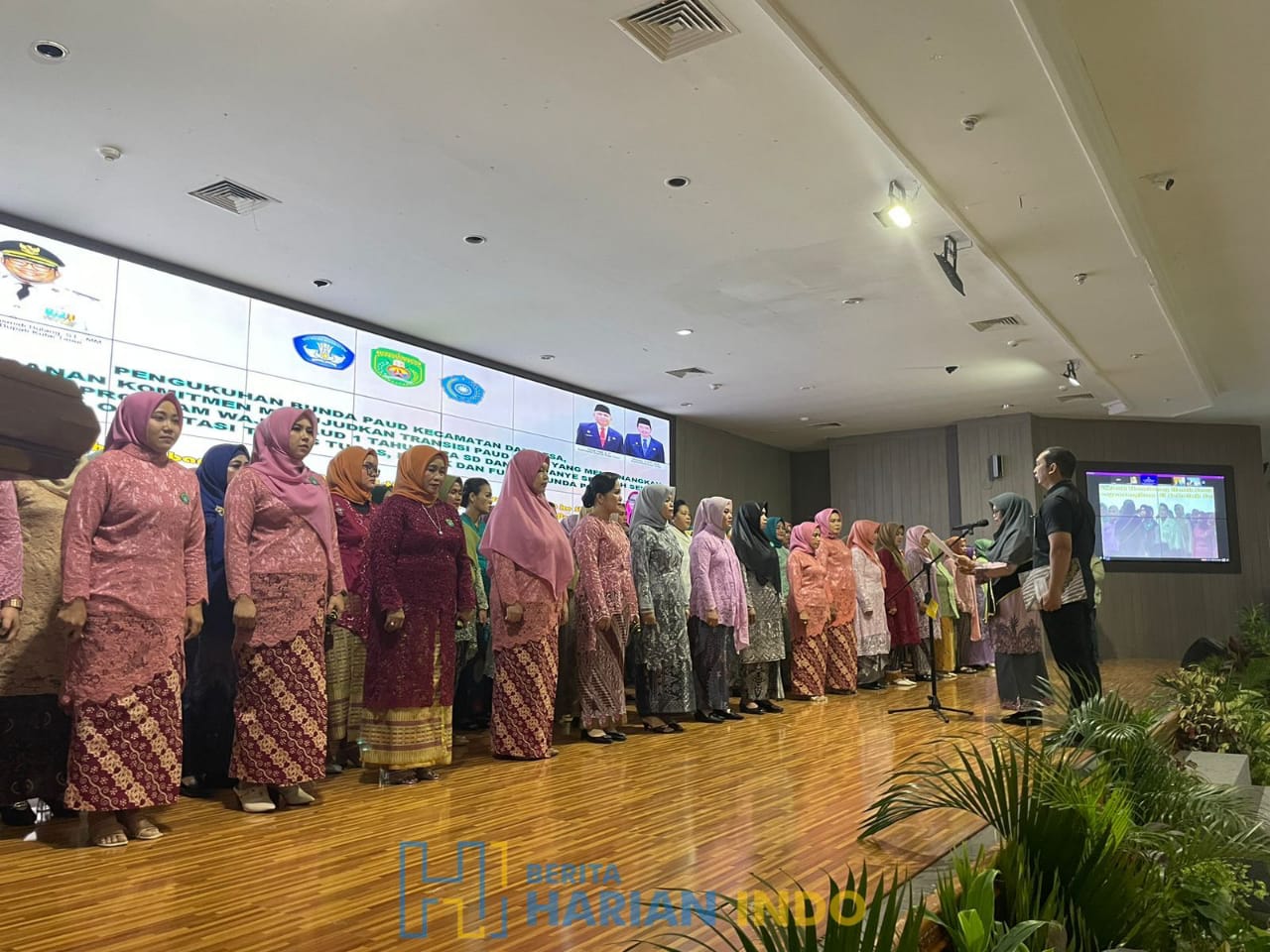 Pembacaan Ikrar Pengukuhan Bunda PAUD Kecamatan dan Desa se-Kabupaten Kutim.