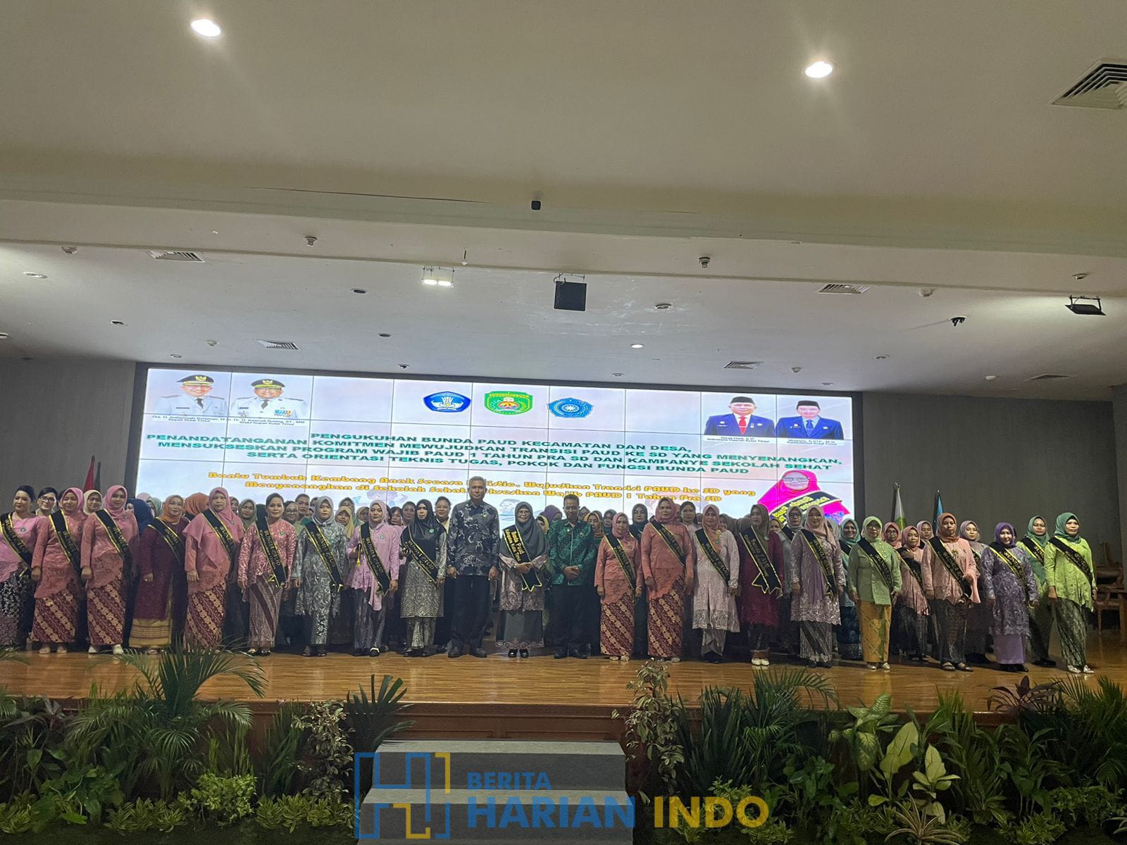 Dokumentasi Bunda PAUD Kecamatan dan Desa se- Kabupaten Kutim bersama para tamu undangan.