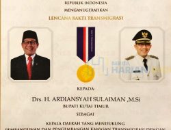 Pemkab Kutim Terima Penghargaan Bakti Transmigrasi dari Mendes-PDTT RI