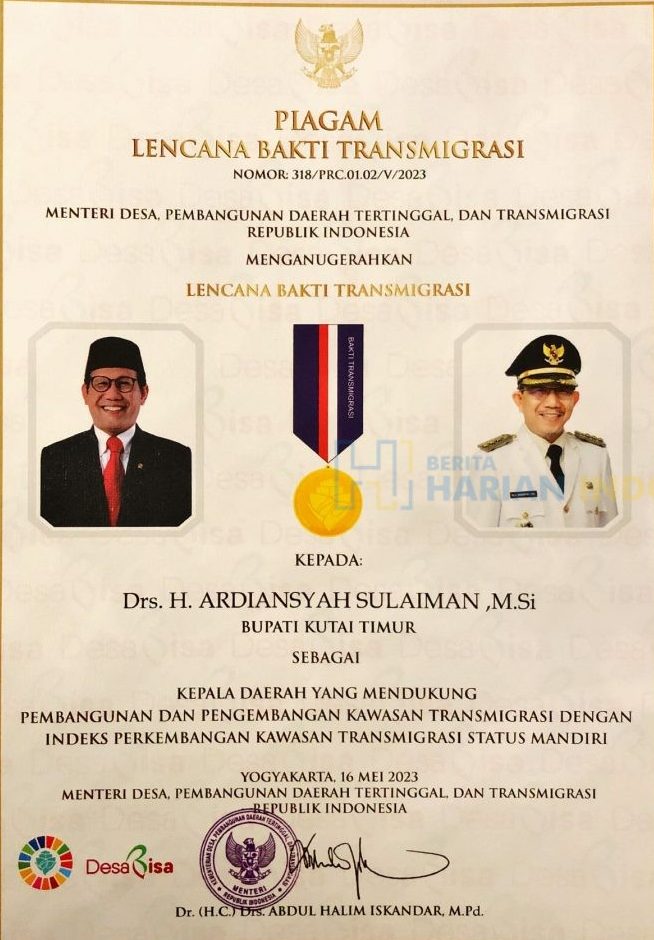Piagam Lencana Bakti Transmigrasi milik Bupati Kutim Ardiansyah Sulaiman