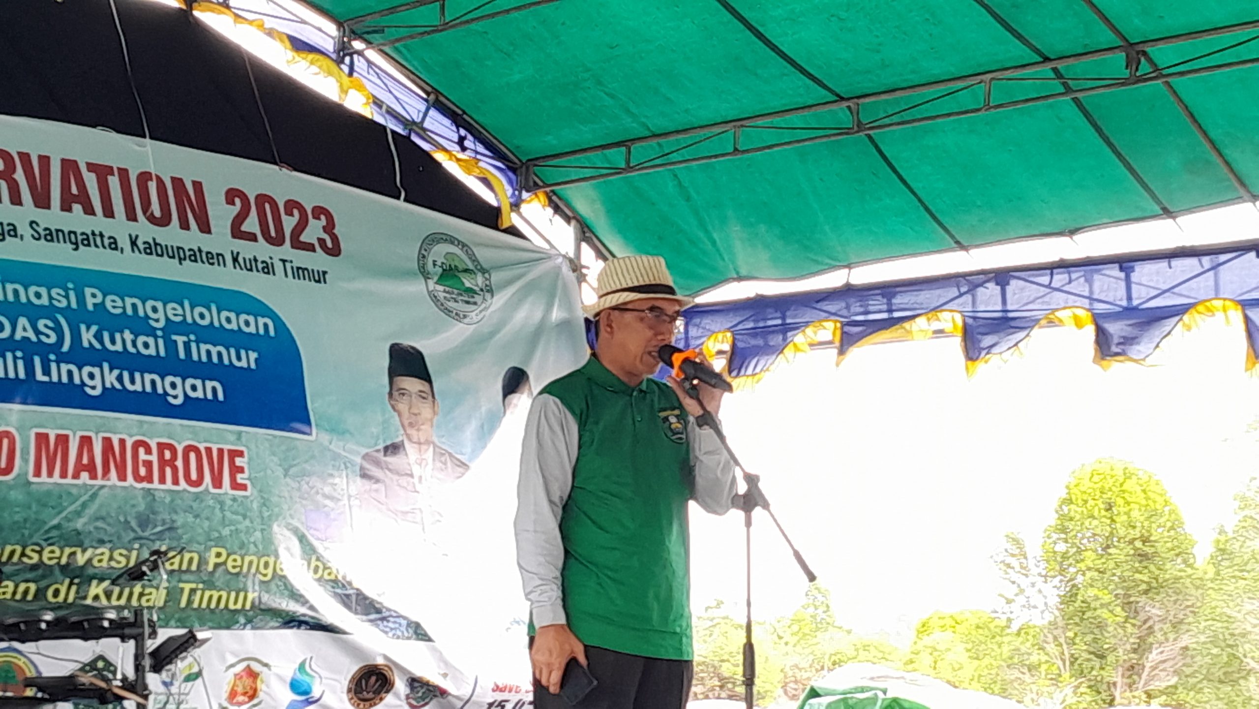 Bupati Kutai Timur mengucapkan selamat kepada pengurus Forum DAS yang baru dilantik dan menyampaikan kepada seluruh tamu undangan bahwa permasalahan perairan sungai merupakan tanggung jawab bersama dan tidak bisa dianggap sepele