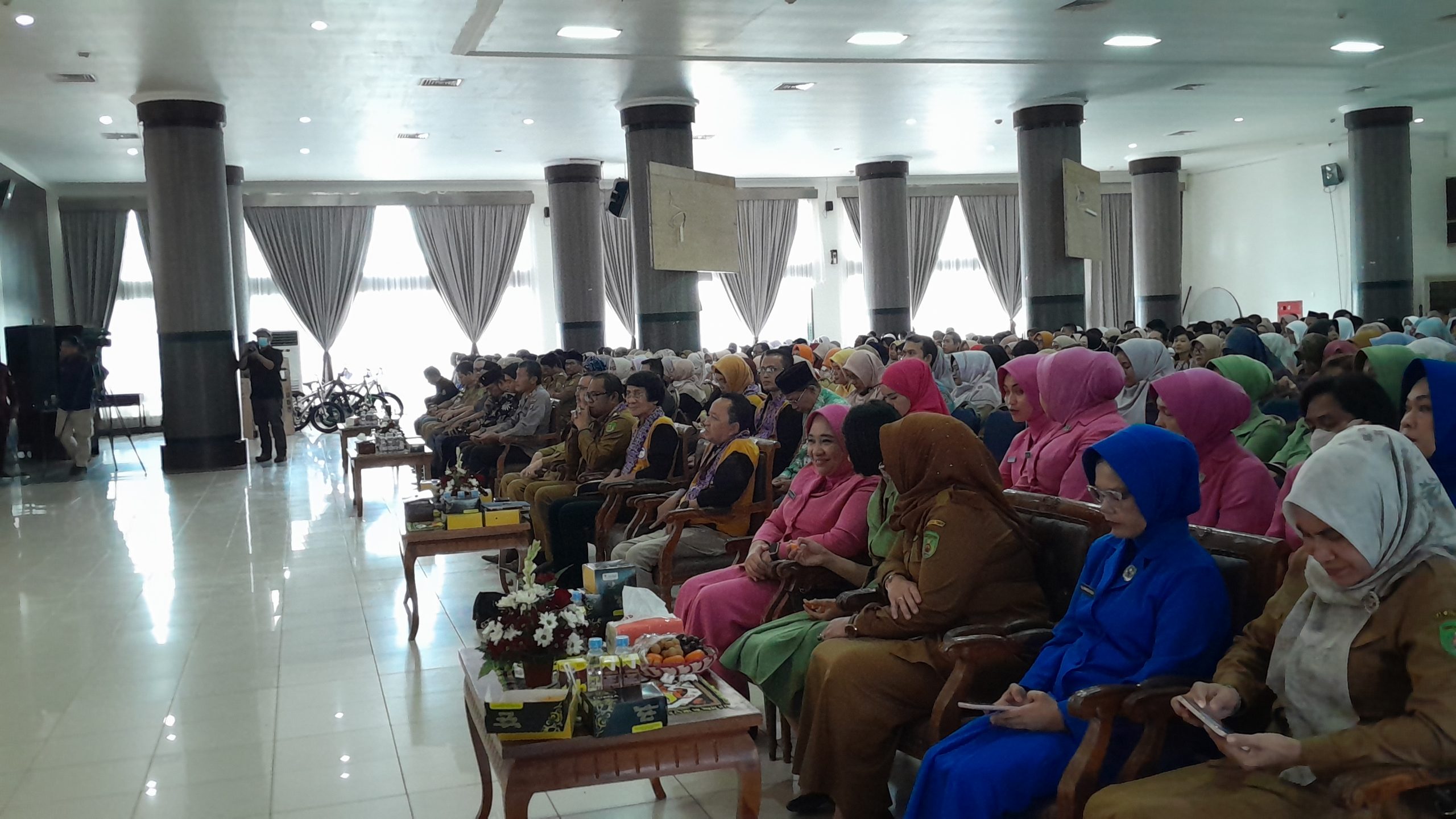 Kegiatan yang bertajuk 'Bersahabat Dengan Gadget, Cerdas Bermedia Sosial Menuju Generasi Emas' menghadirkan Kak Seto, Ketua Lembaga Perlindungan Anak Indonesia (LPAI) sebagai pembicara dan diikuti oleh ratusan anak sekolah dari jenjang SD hingga SMP sederajat.