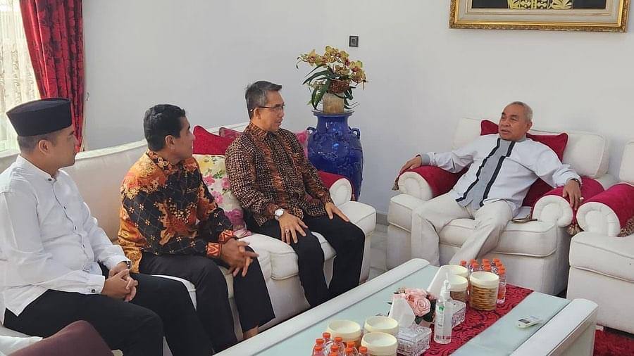 Gubernur Kaltim Isran Noor mengajak seluruh pemangku kebijakan di seluruh kabupaten/kota di Kaltim untuk memperkuat silaturahmi agar lebih harmonis sebagai umat beragama.
