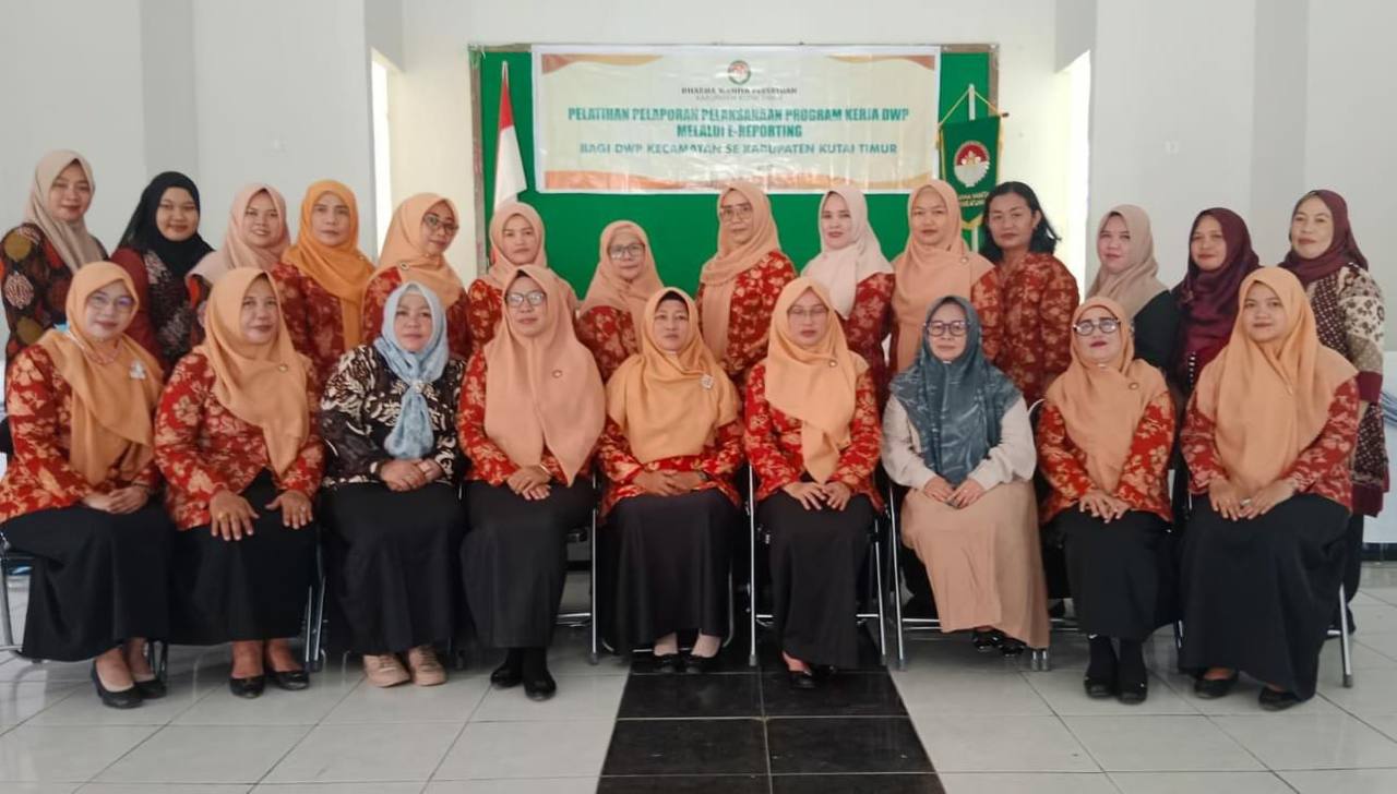 Kegiatan ini diikuti oleh pengurus dan anggota DWP di 18 Kecamatan se-Kabupaten Kutim serta dibuka oleh Lisnawarty Rizali Hadi selaku ketua DWP Kutim.