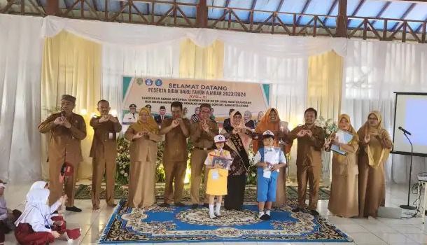 hal ini dilakukan sebagai bentuk perhatian Pemerintah Kabupaten Kutim yang disalurkan melalui Dinas Pendidikan dan Kebudayaan (Disdikbud) untuk memajukan dunia pendidikan yang ada di Kutim