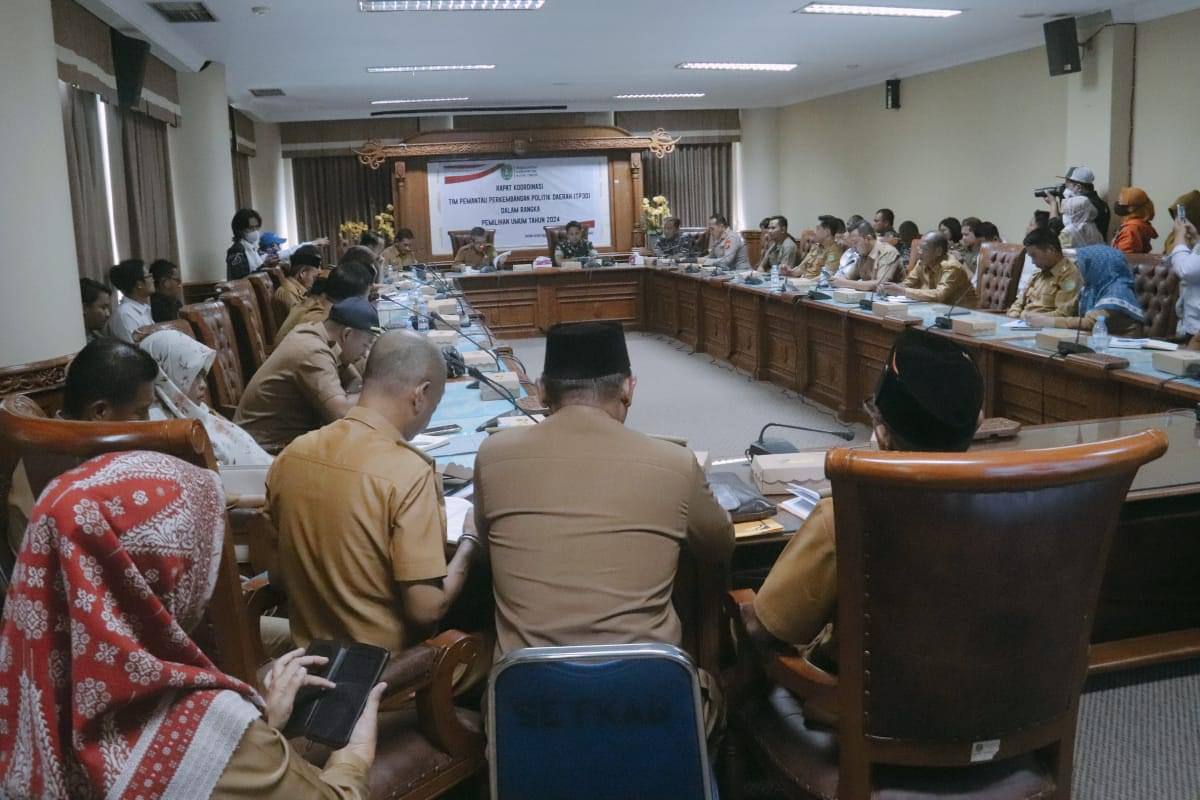 melalui Badan Kesatuan dan Bangsa Politik Kabupaten Kutim menggelar Rapat Koordinasi Tim Pemantauan Perkembangan Politik Daerah (TP3D)