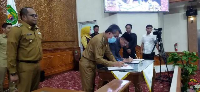 Paripurna ke-7 Dewan Perwakilan Rakyat Daerah (DPRD) Kabupaten Kutai Timur (Kutim) tentang persetujuan bersama antara DPRD dan Bupati Kabupaten Kutim Ardiansyah Sulaiman terhadap Rancangan Peraturan Daerah (Raperda)
