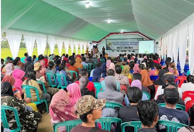 Bupati kutai timur Ardiansyah memberikan apresiasi atas terlaksananya RAT yang dihadiri oleh seluruh anggota koperasi serta manajemen perusahaan