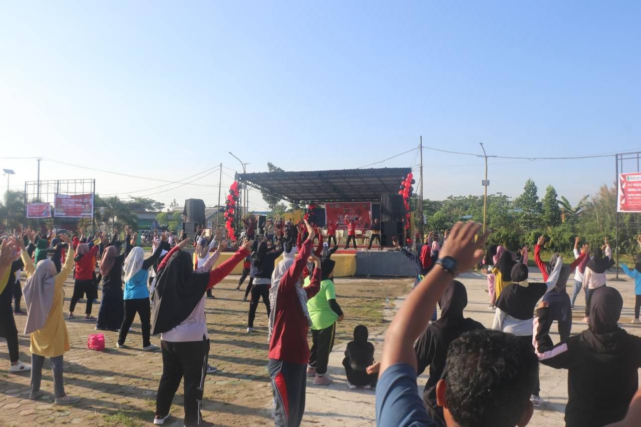 Memperingati Hari TB Sedunia, Pemerintah Kabupaten Kutai Timur melalui Dinas Kesehatan (Dinkes) bersama Perkumpulan Pemberantasan Tuberkulosis Indonesia (PPTI) Kutim menggelar senam sehat