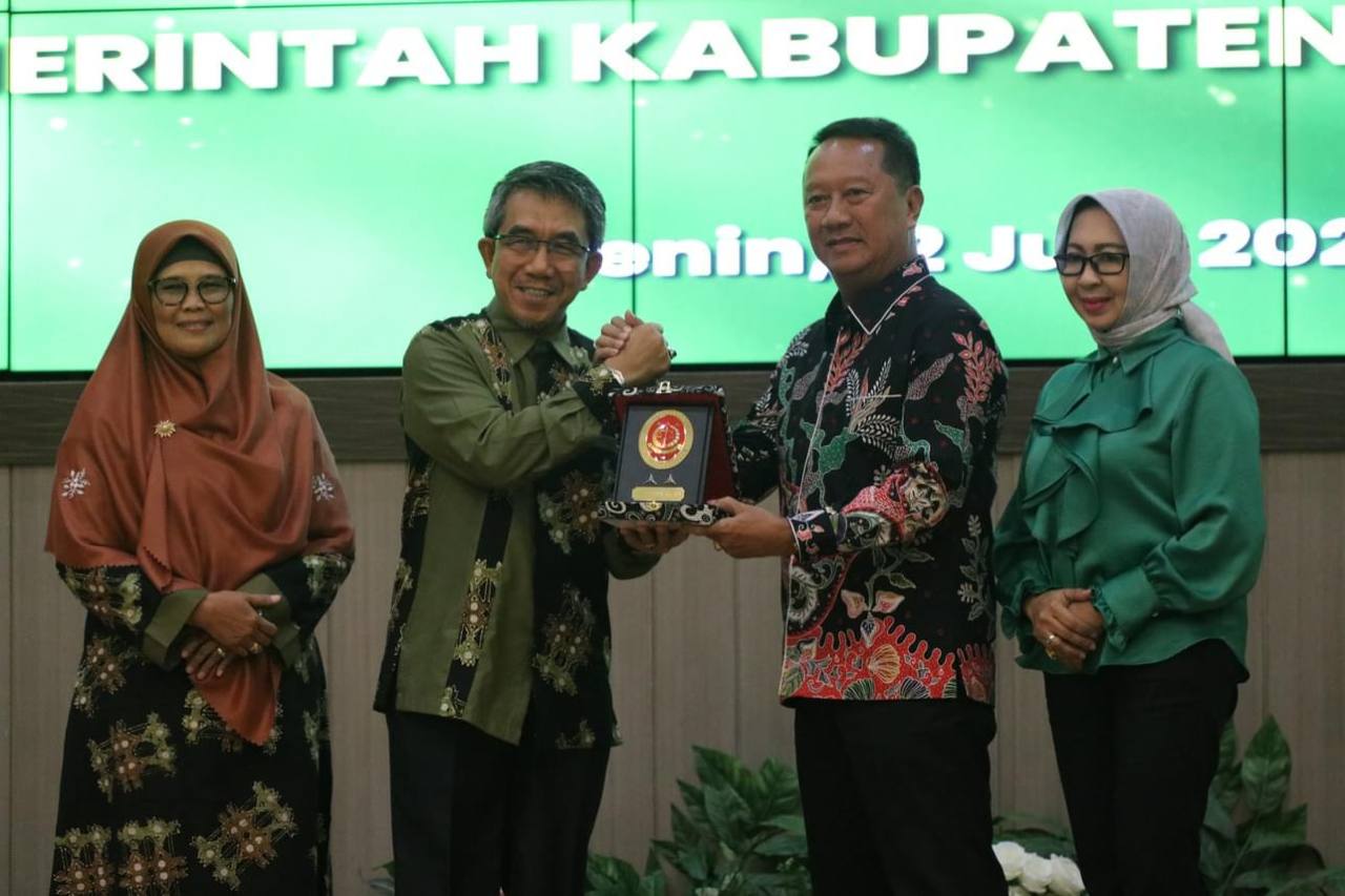 Bupati Kutai Timur Ardiansyah sulaiman menyambut hangat kunjungan dari Kepala Kejaksaan Tinggi (Kajati) Kalimantan Timur (Kaltim) beserta rombongannya