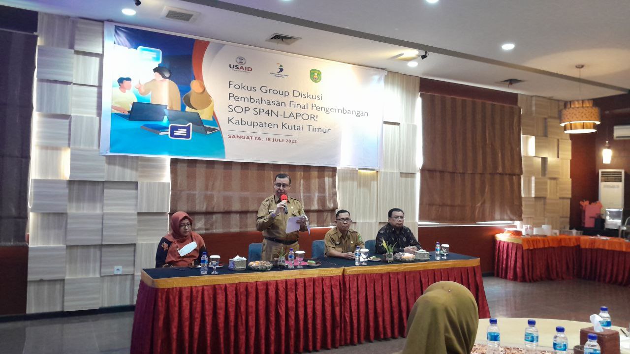 Kegiatan Fokus Group Diskussion (FGD) Final Pengembangan SOP SP4N LAPOR Wilayah Kabupaten Kutim dibuka secara resmi oleh Asisten Pemerintahan Umum dan Kesejahteraan Rakyat (Pemkesra) Kutim Poniso Suryo Renggono di Ruang D'Longe, Hotel Royal Victoria
