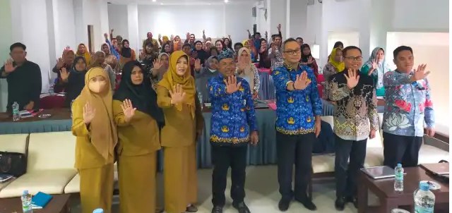 kegiatan orientasi peningkatan Kapasitas Lini Lapangan (KLL) yang digagas Badan Kependudukan dan Keluarga Berencana Nasional (BKKBN) Provinsi Kalimantan Timur berkolaborasi dengan Dinas Pengendalian Penduduk dan Keluarga Berencana (DPPKB) Kabupaten Kutai Timur (Kutim) di Meeting Room Hotel Lumbu
