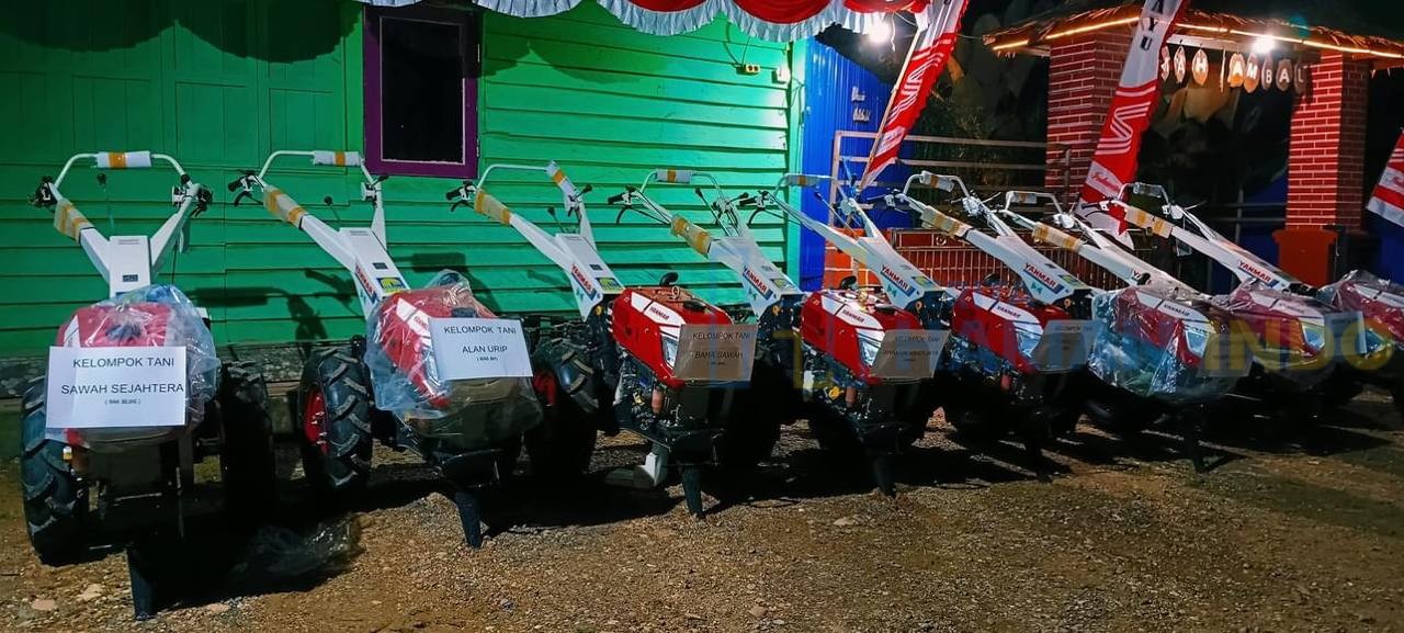 Gapoktan Abadi Jaya Terima Bantuan 8 Hand Traktor Dari Pemkab Kutim
