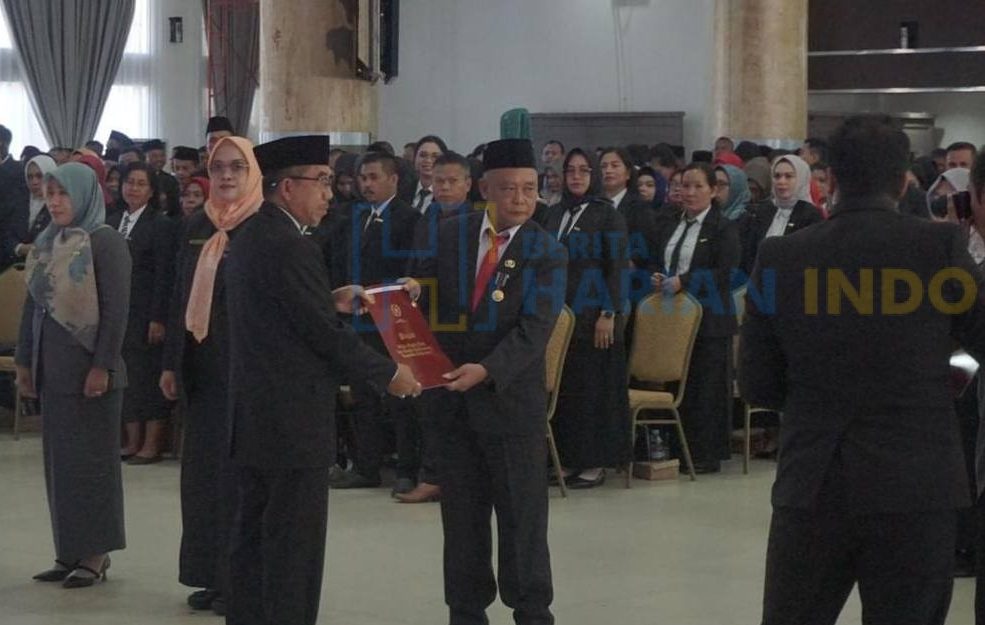 ASN di Kutim telah menerima penganugerahaan Satyalencana Karya Satya (SKS) dari Presiden Republik Indonesia (RI)