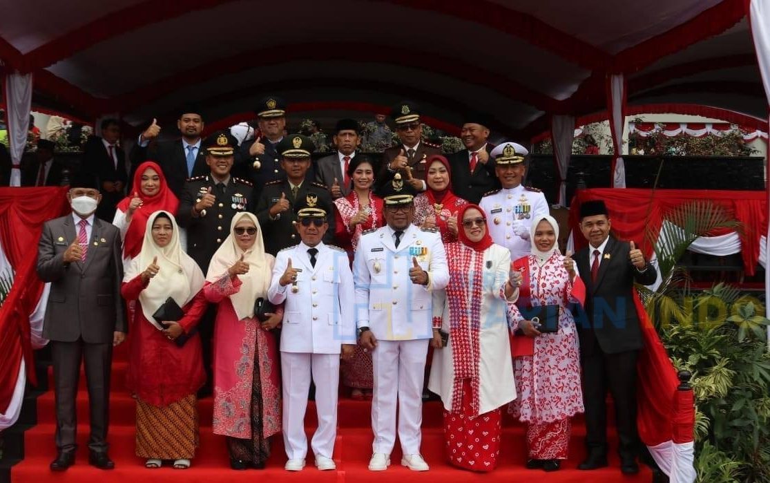 Foto bersama Pemkab Kutim usai upacara HUT RI ke-78