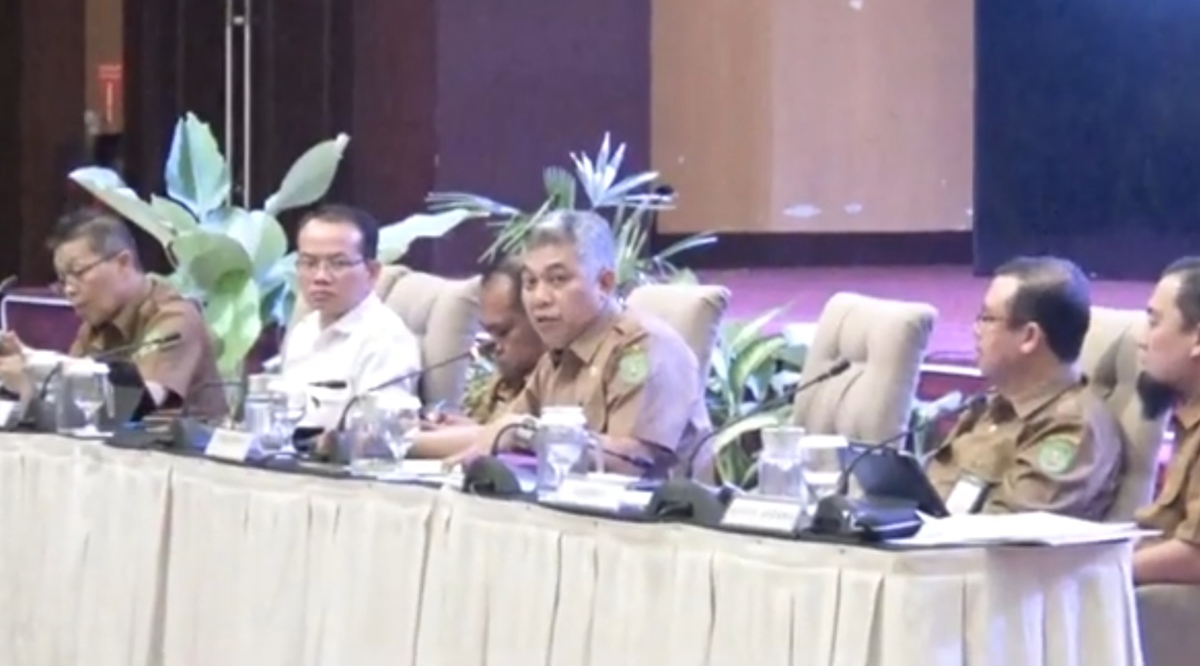 Rapat ini dilaksanakan dalam rangka mengantisipasi permasalahan program kegiatan pembangunan yang dilaksanakan melalui Anggaran Pendapatan dan Belanja Daerah (APBD) Kabupaten Kutim