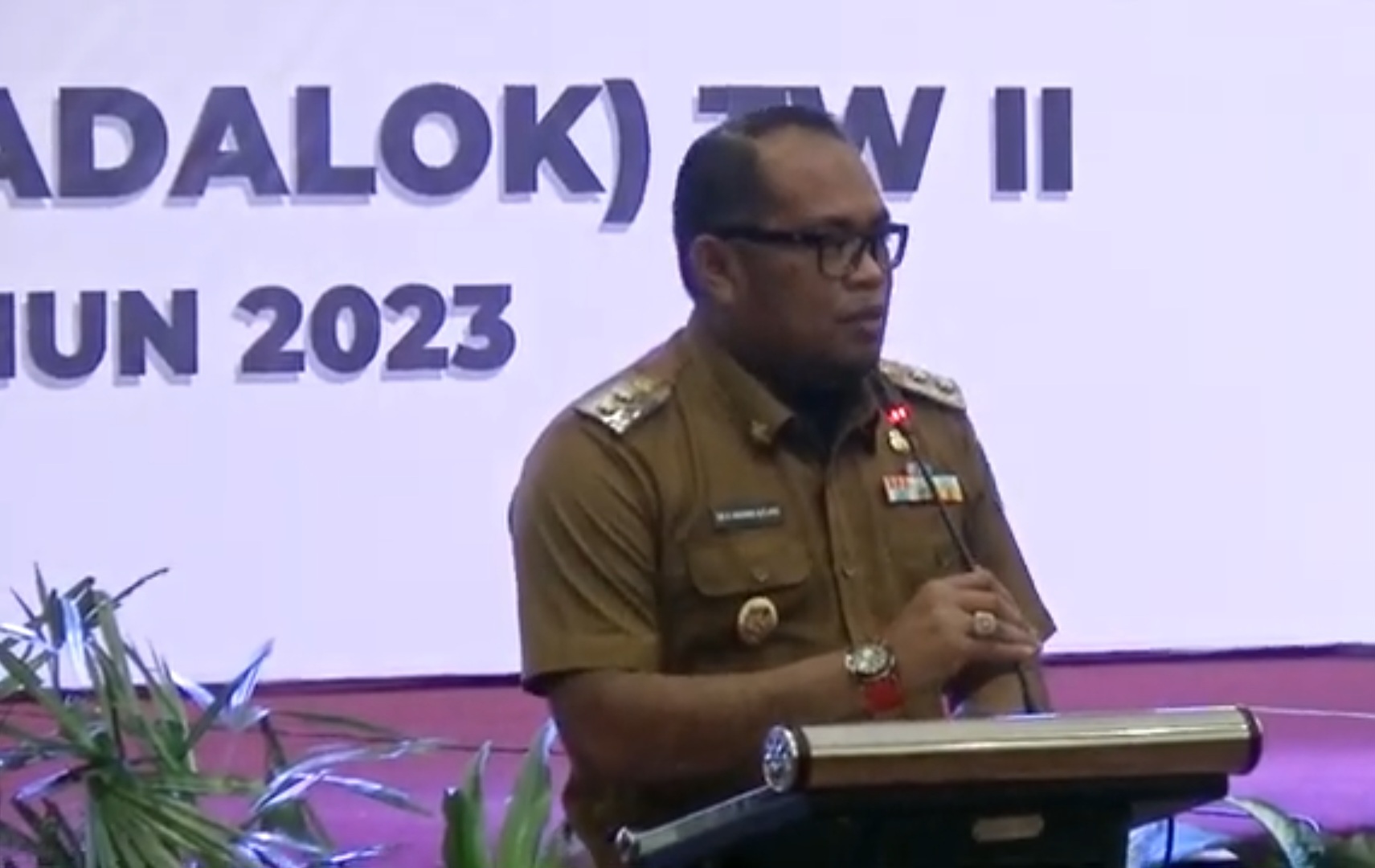 Rapat ini digelar sekaligus dalam rangka mewujudkan pelaksanaan Anggaran Pendapatan dan Belanja Daerah (APBD) yang tepat sasaran waktu dan berkualitas