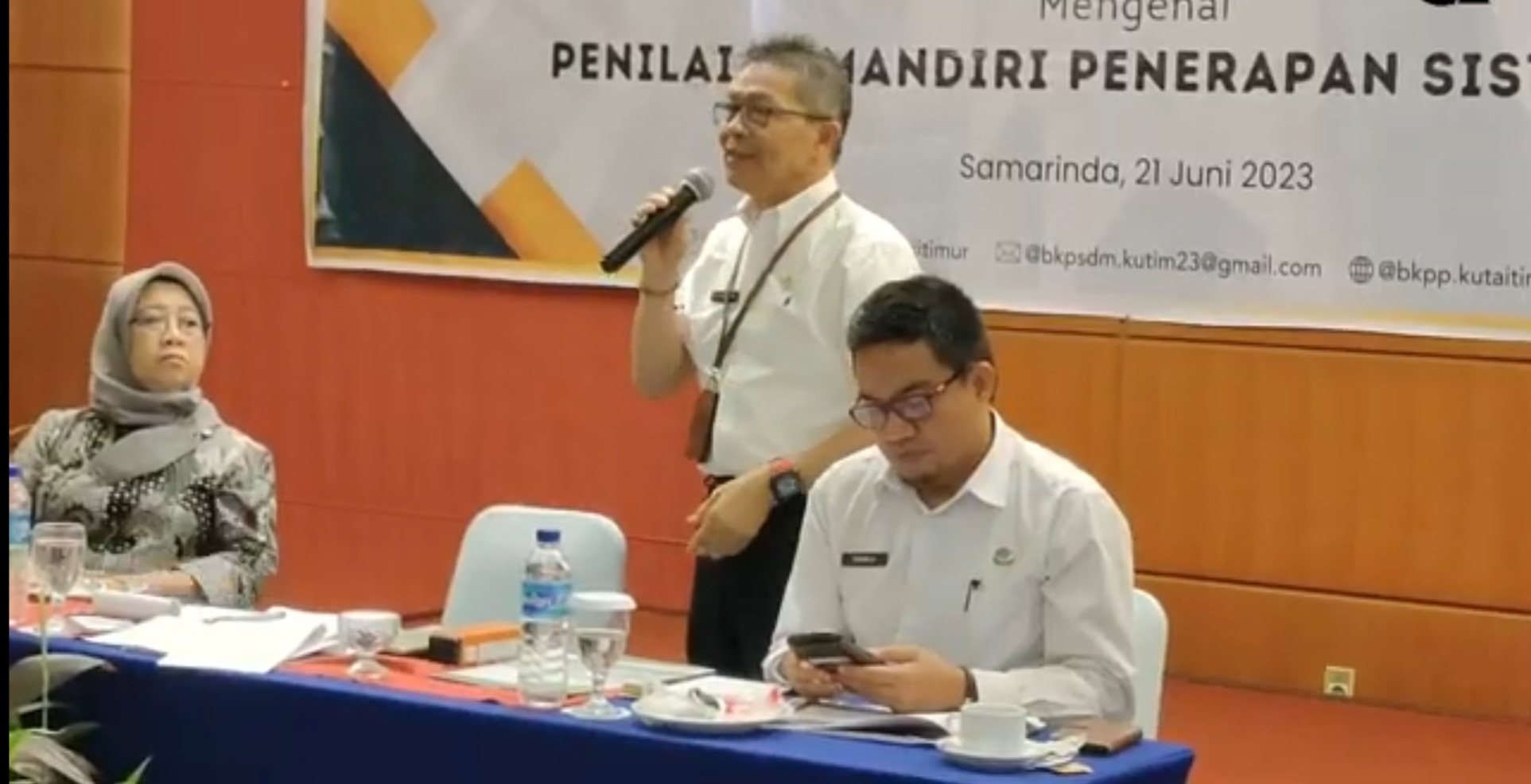 Audiensi dihadiri oleh Plt Administrasi Umum Didi Herdiansyah, hadir pula Komisioner Pokja Pengawasan Bidang Penerapan Sistem Merit Wilayah I Sri Hadiati Wara Kustriani, Asisten Komisioner Pokja Pengawasan Bidang Penerapan Sistem Merit Iwan Agustiawan Fuad, Sekretaris BKPSDM H. Akhmad Tarmiji dan Kabag Organisasi Setkab Herwin