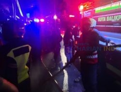 Kebakaran Melanda Rumah Tinggal di Balikpapan Tengah, Satbrimob Polda Kaltim Turun Langsung Membantu Pemadaman