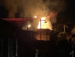 Barakan Lima Pintu Hangus Terbakar di Sangatta, Satu Korban Jiwa Ditemukan